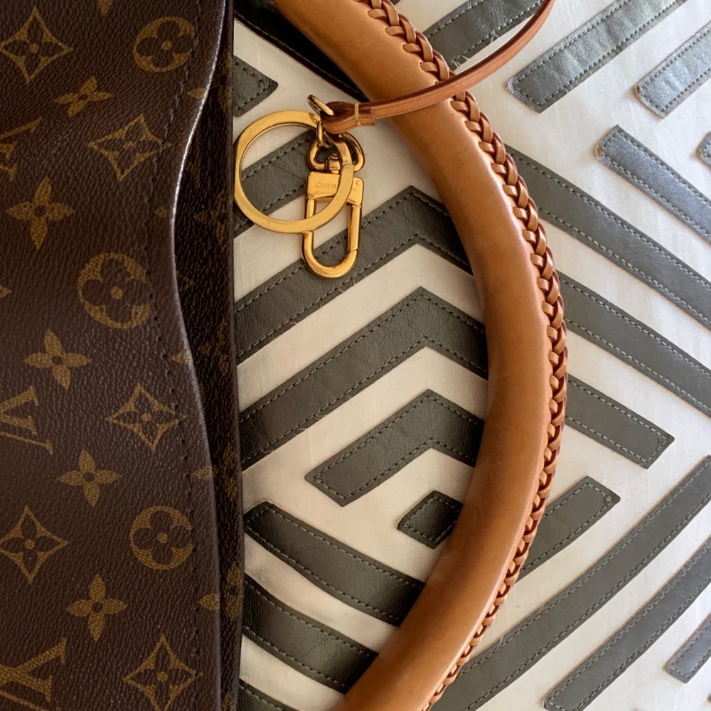Louis Vuitton Artsy Monogram - Picture 5 of 10